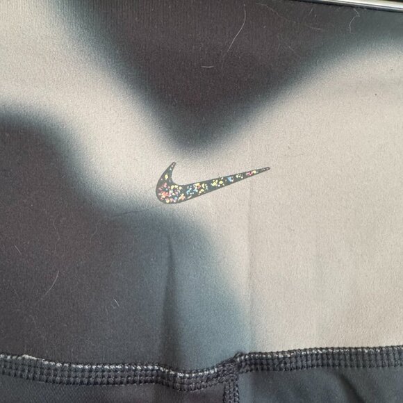 NWOT Nike Yoga Dri-FIT 365 high waist all-over print 7/8 leggings size Medium - Picture 5 of 5
